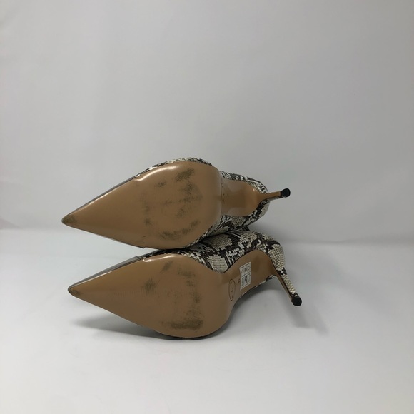 PrettyLittle Thing faux snakeskin boots. Size 9 - Picture 6 of 7